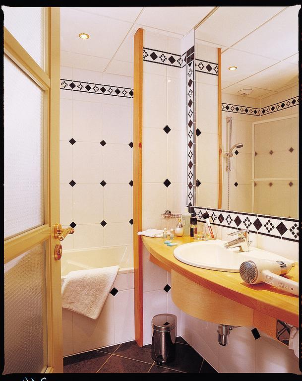 Hotel Restaurant "Le Strasbourg" Bitche Szoba fotó